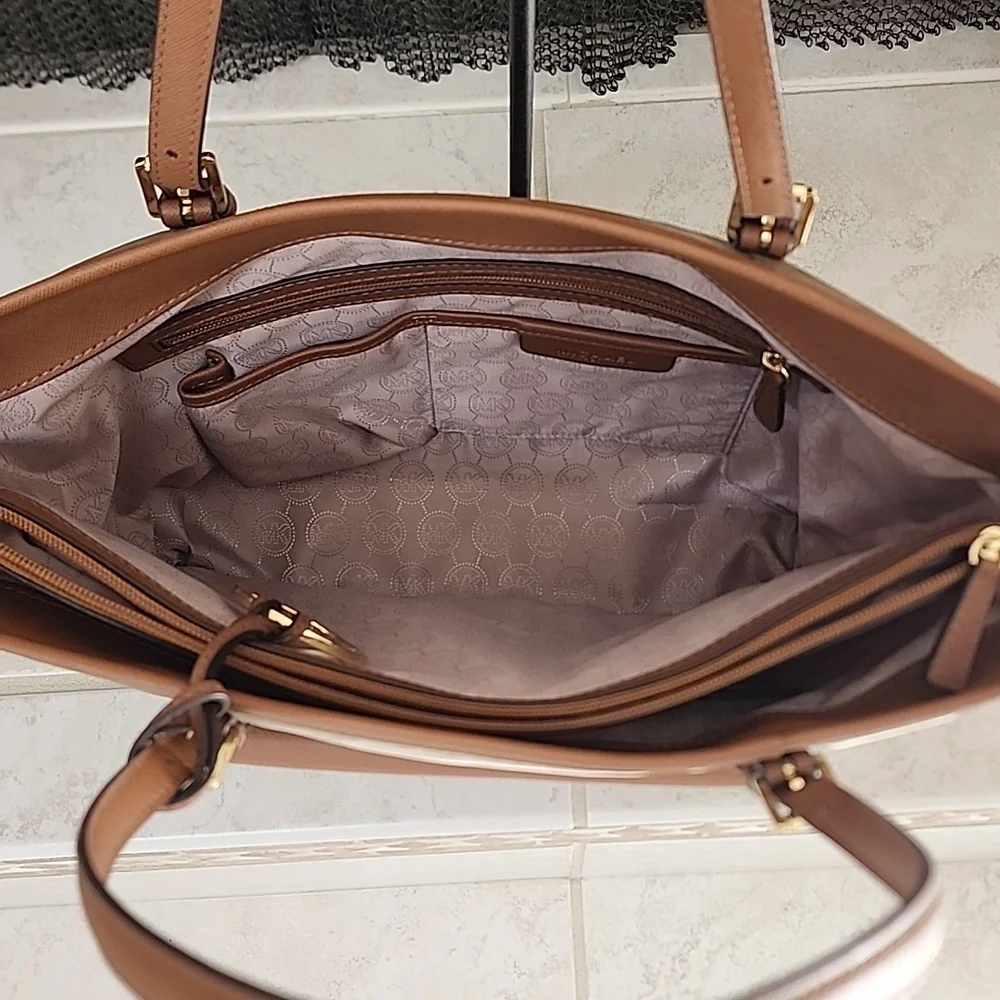 🌟❤️‍🔥 MICHAEL KORS East West TOTE BAG ❤️‍🔥🌟
